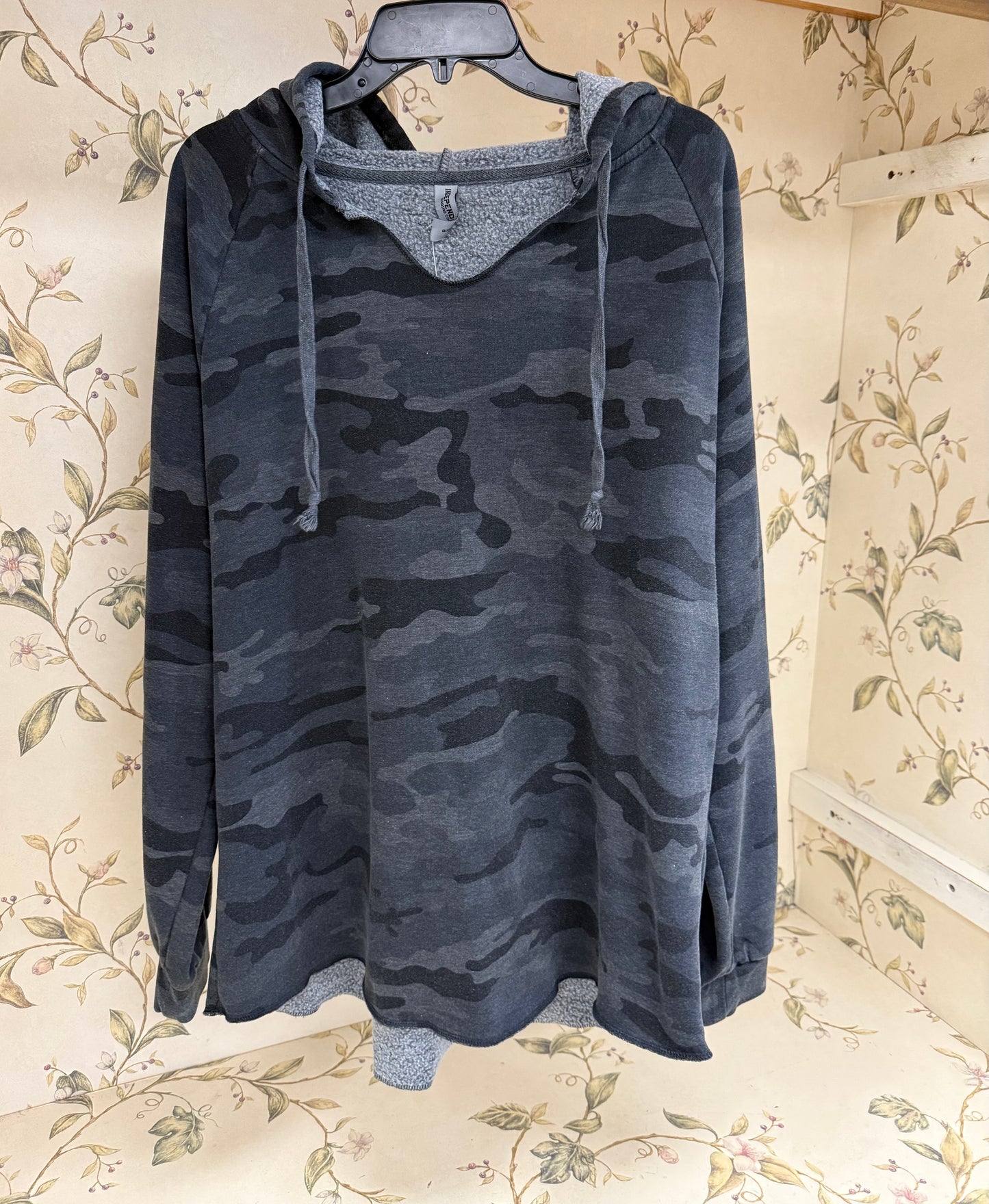 Independent Trading Co Gray Camo Hoodies, 2XL
