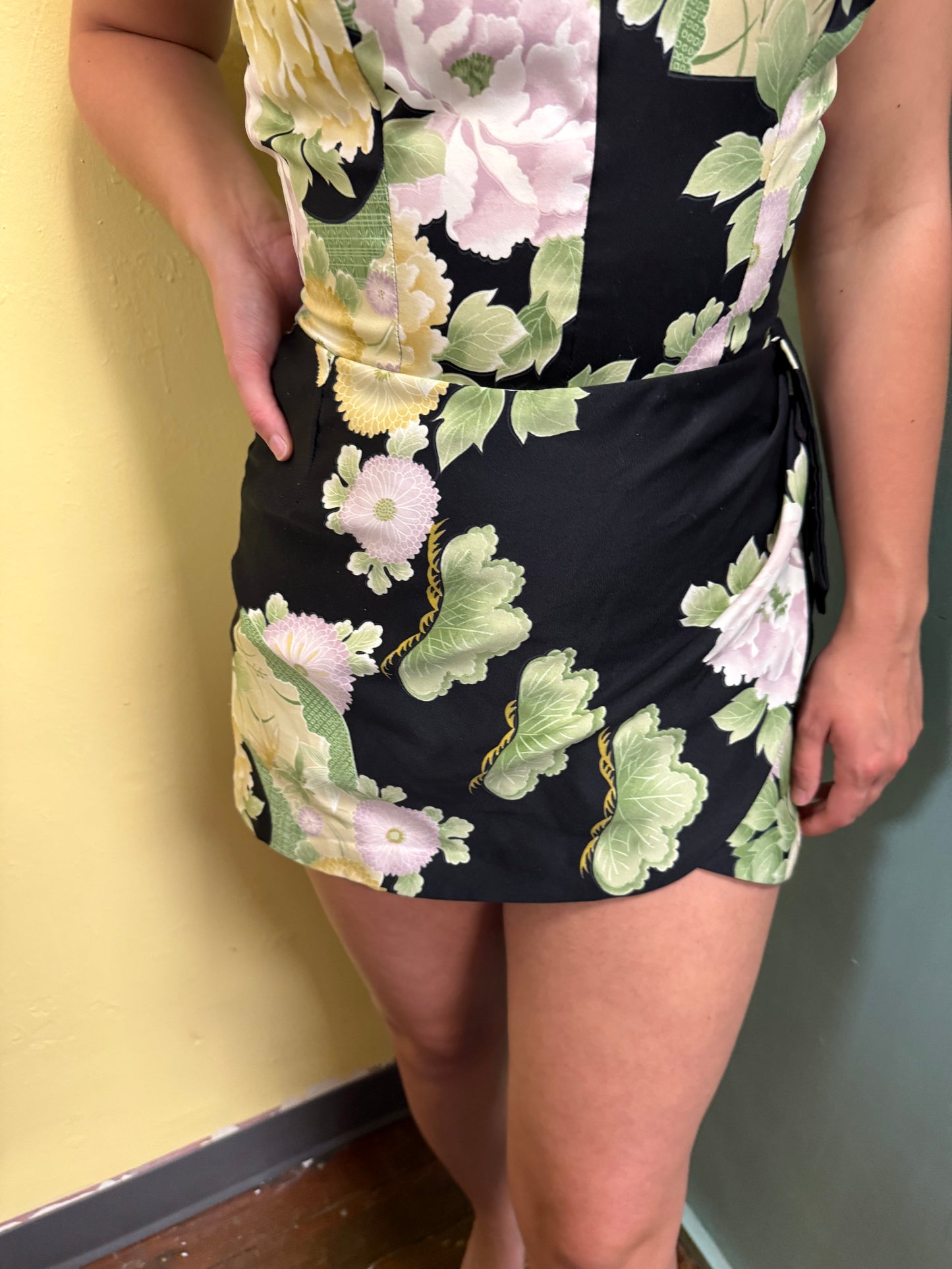 Royal Surf black floral Vintage, small
