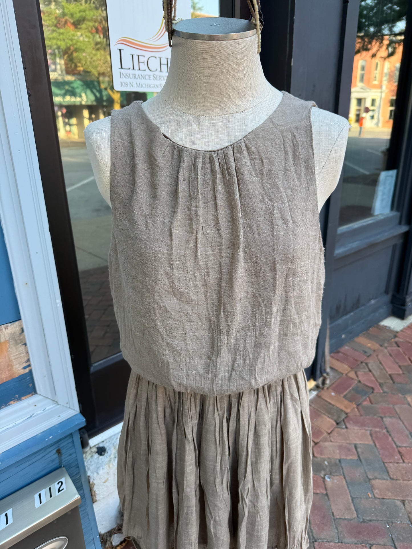 Entro Tan Dresses, M