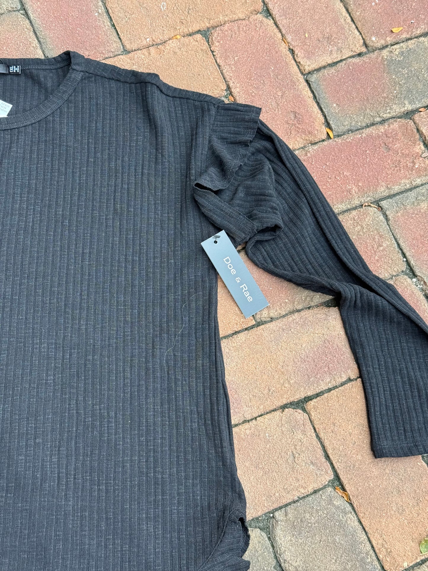 Doe & Rae Black Tops, 1XL