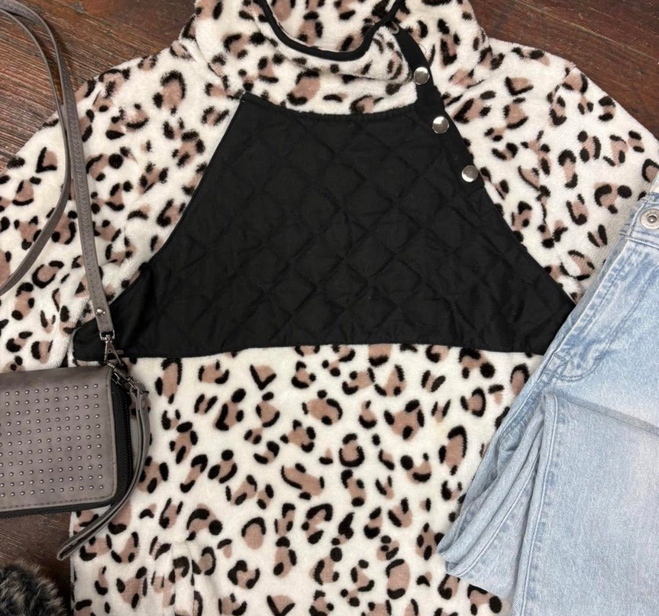 Pulse White Leopard Pullovers, S