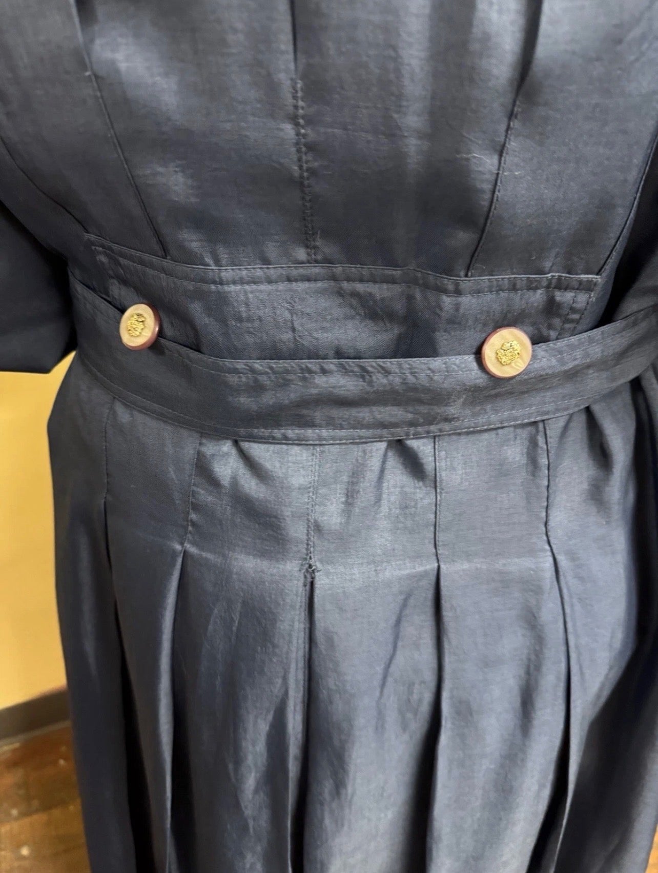 gallery navy and tan Vintage, 22
