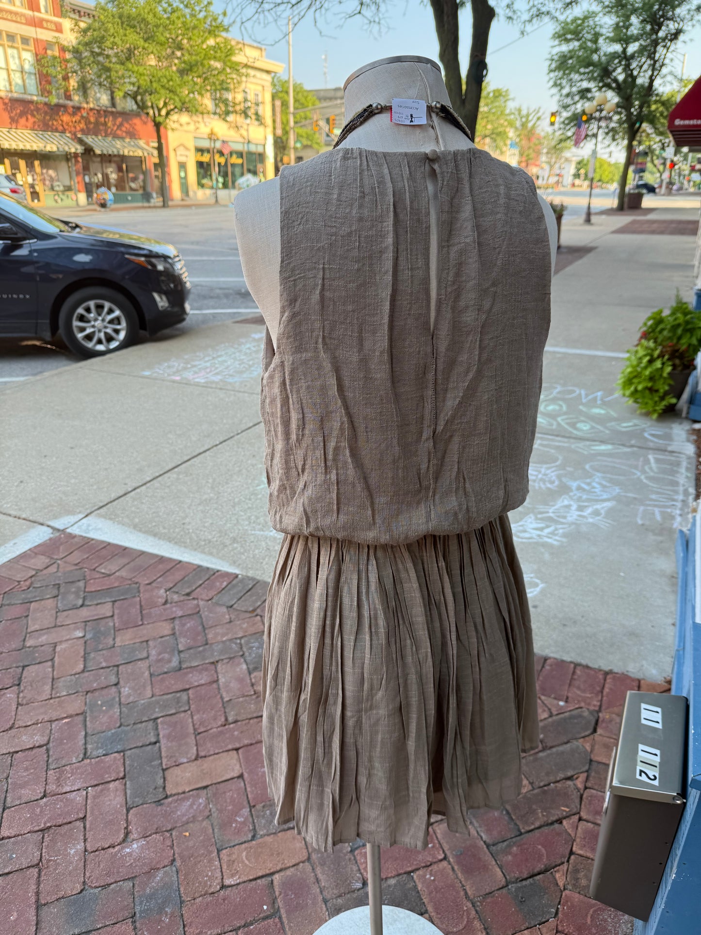 Entro Tan Dresses, M