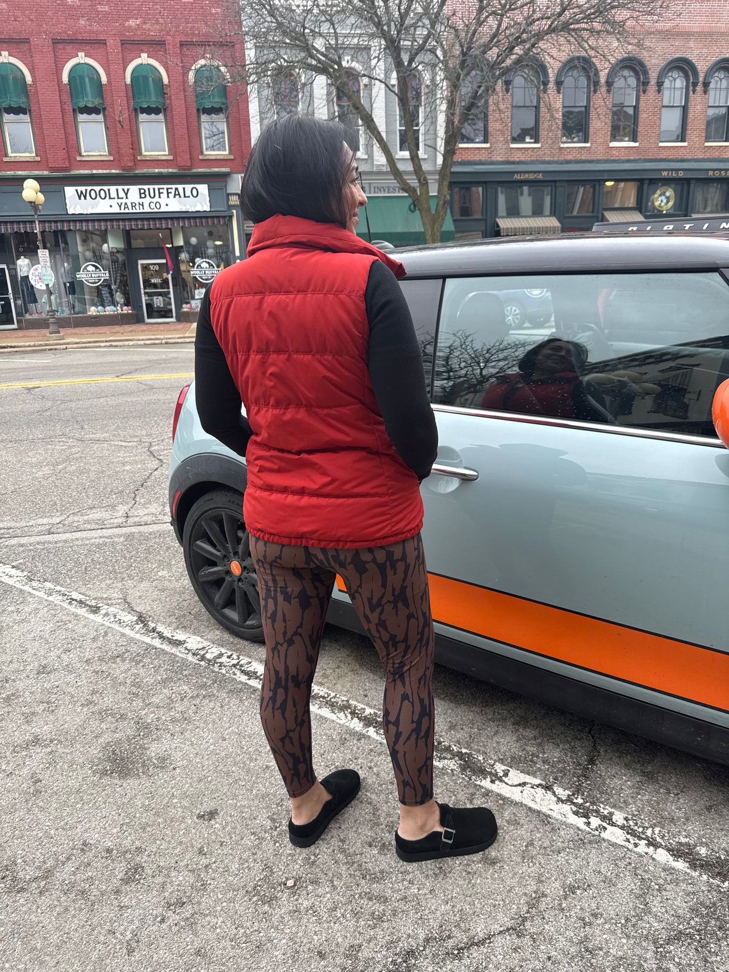 old navy orange Vests, m
