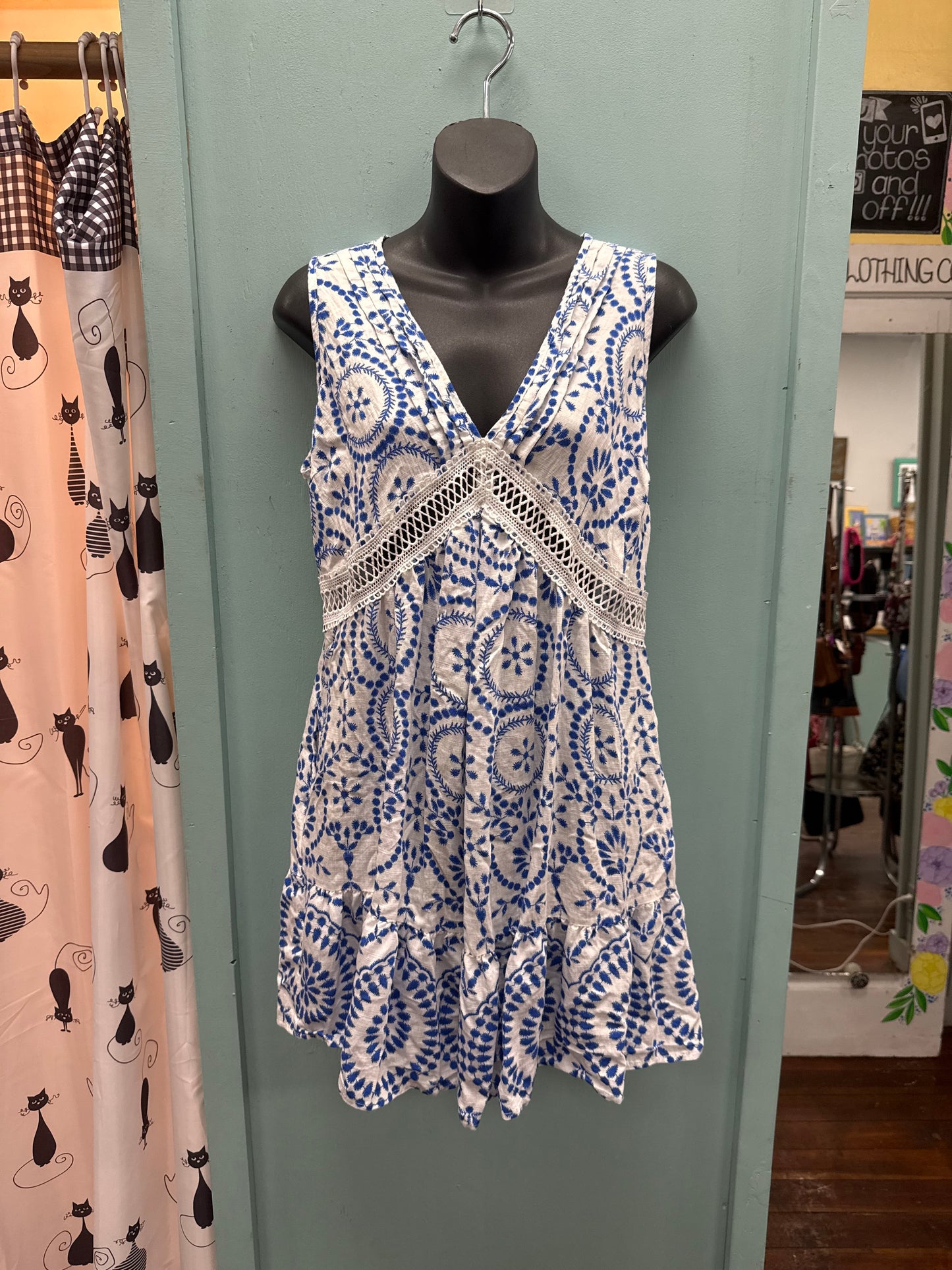 B Blue/White Dresses, M