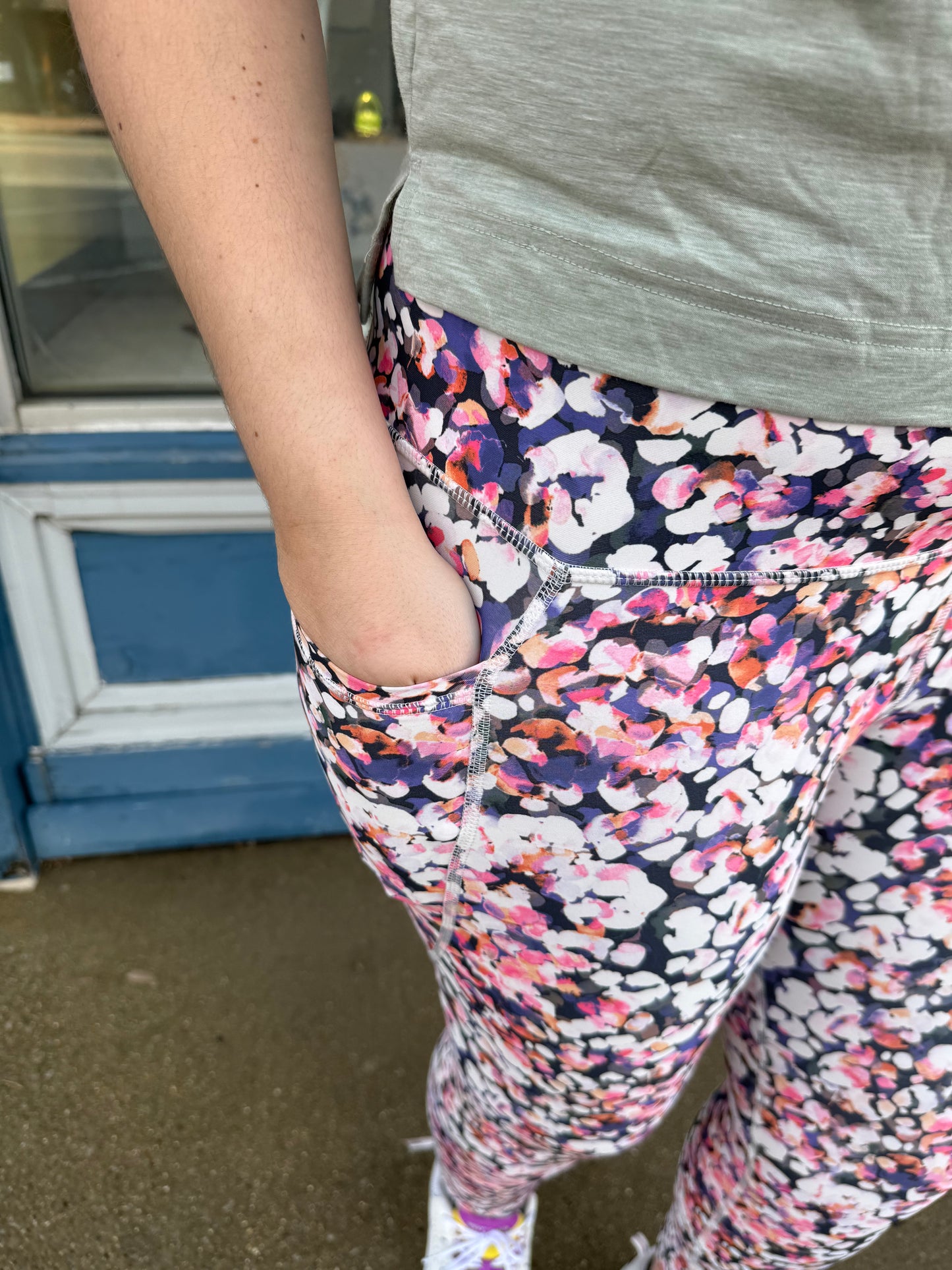Old Navy Pink Floral Activewear Leggings, L