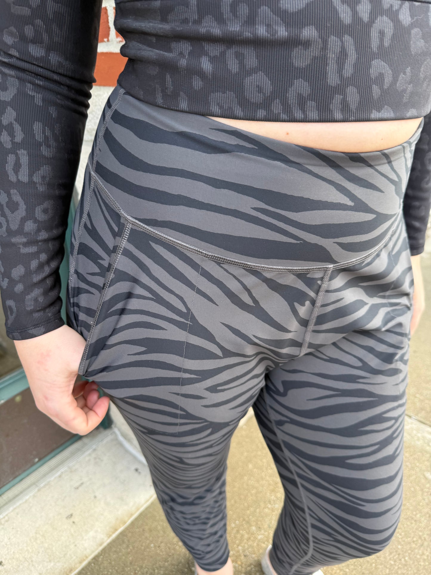 old navy camo activewear joggers, large