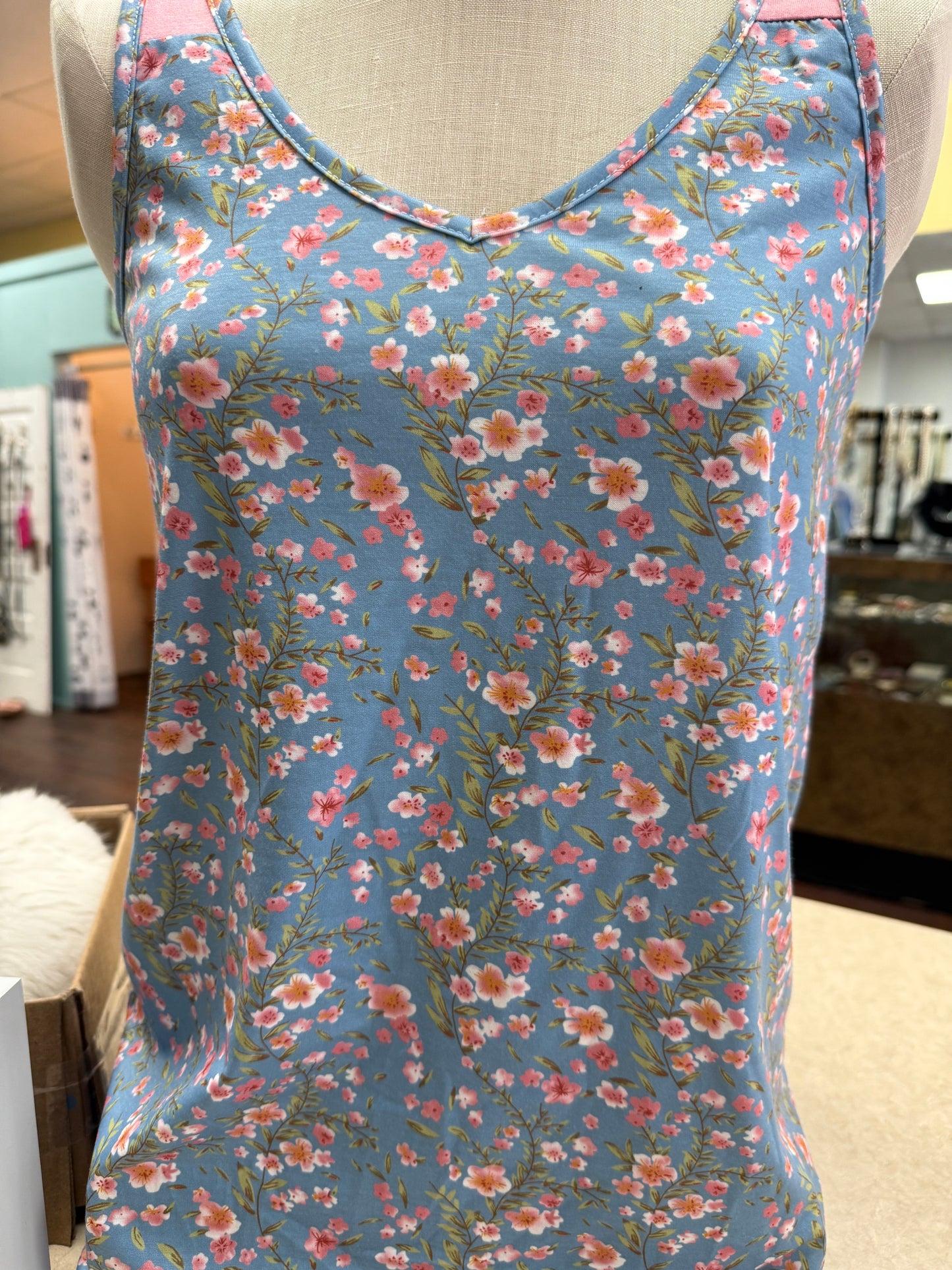 Michelle Mae Blue/ Pink Tank Tops, Small