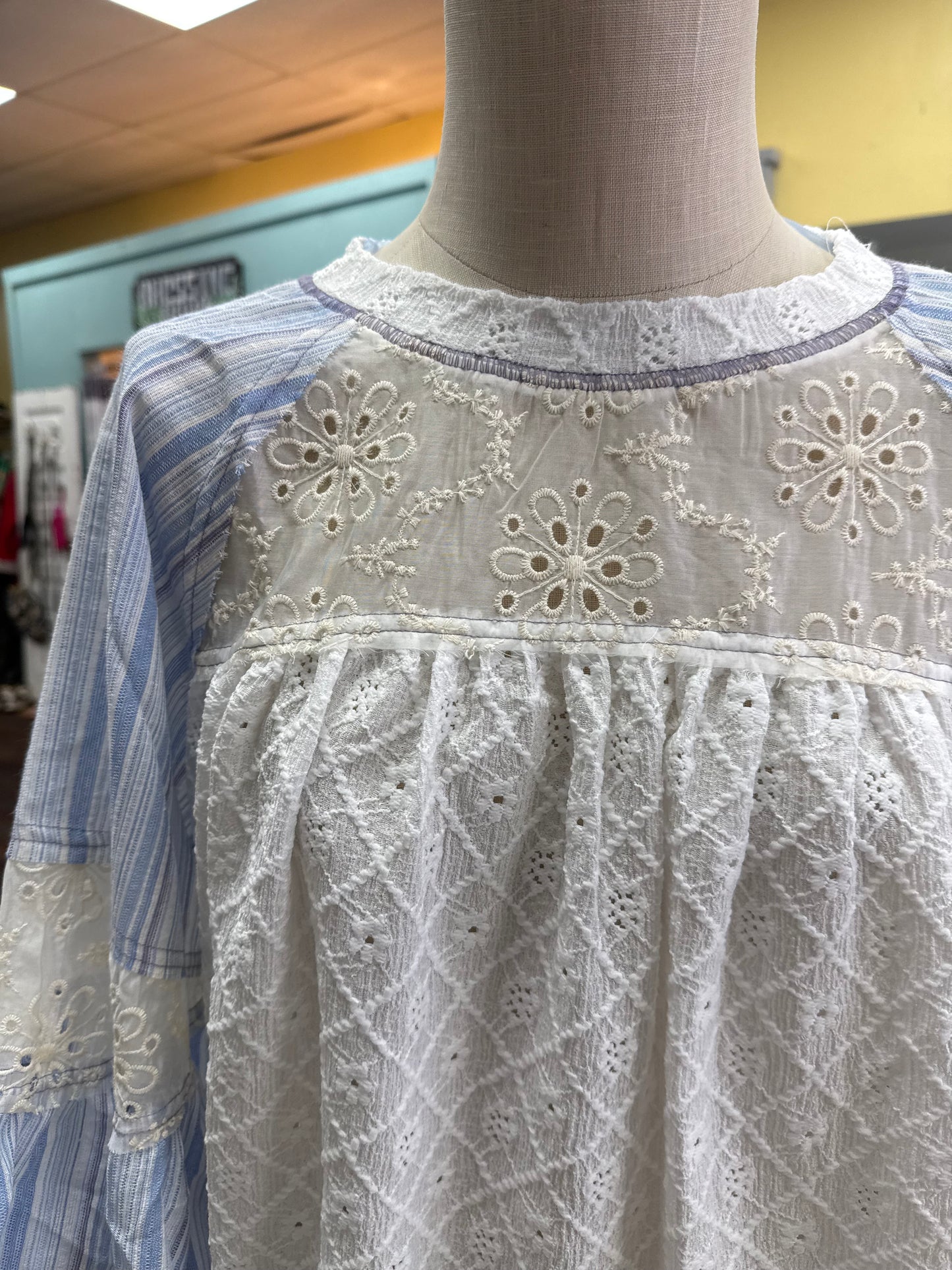 Fantastic Fawn Blue/White Tops, S