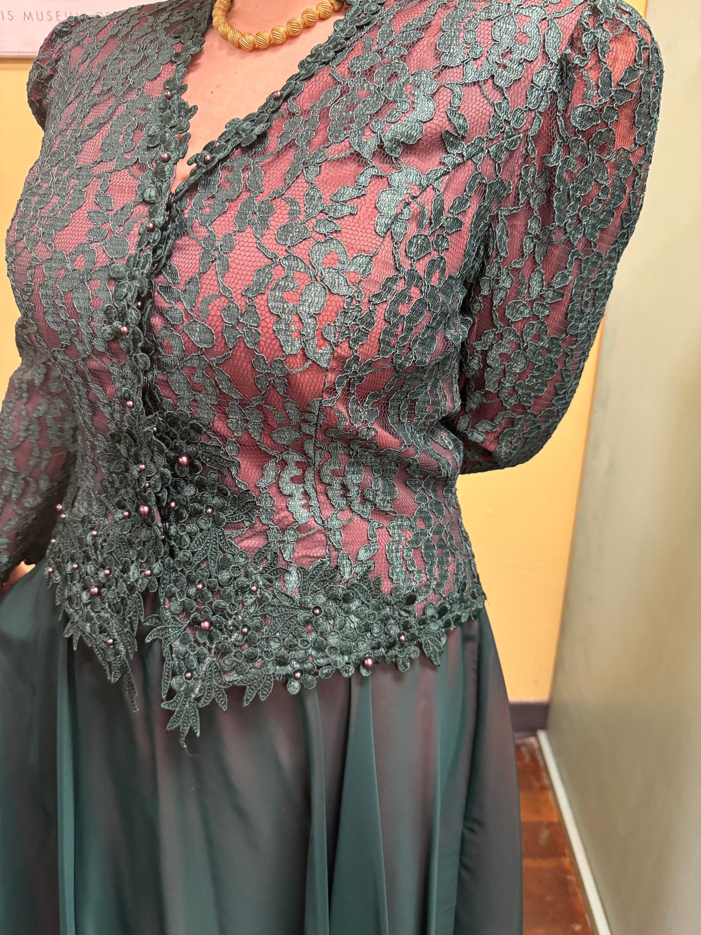 cachet emerald green Vintage set, 17/18
