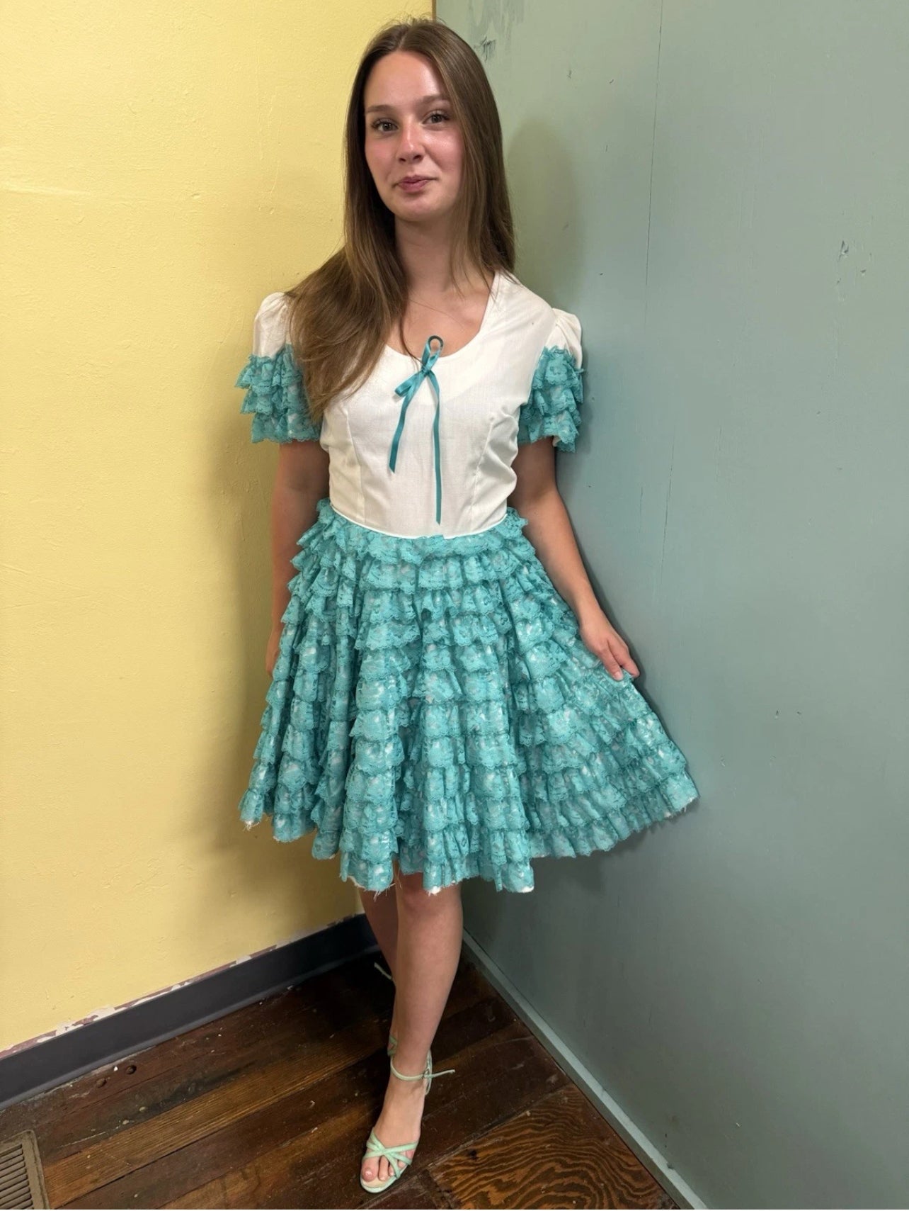 Sassy III teal/white Vintage