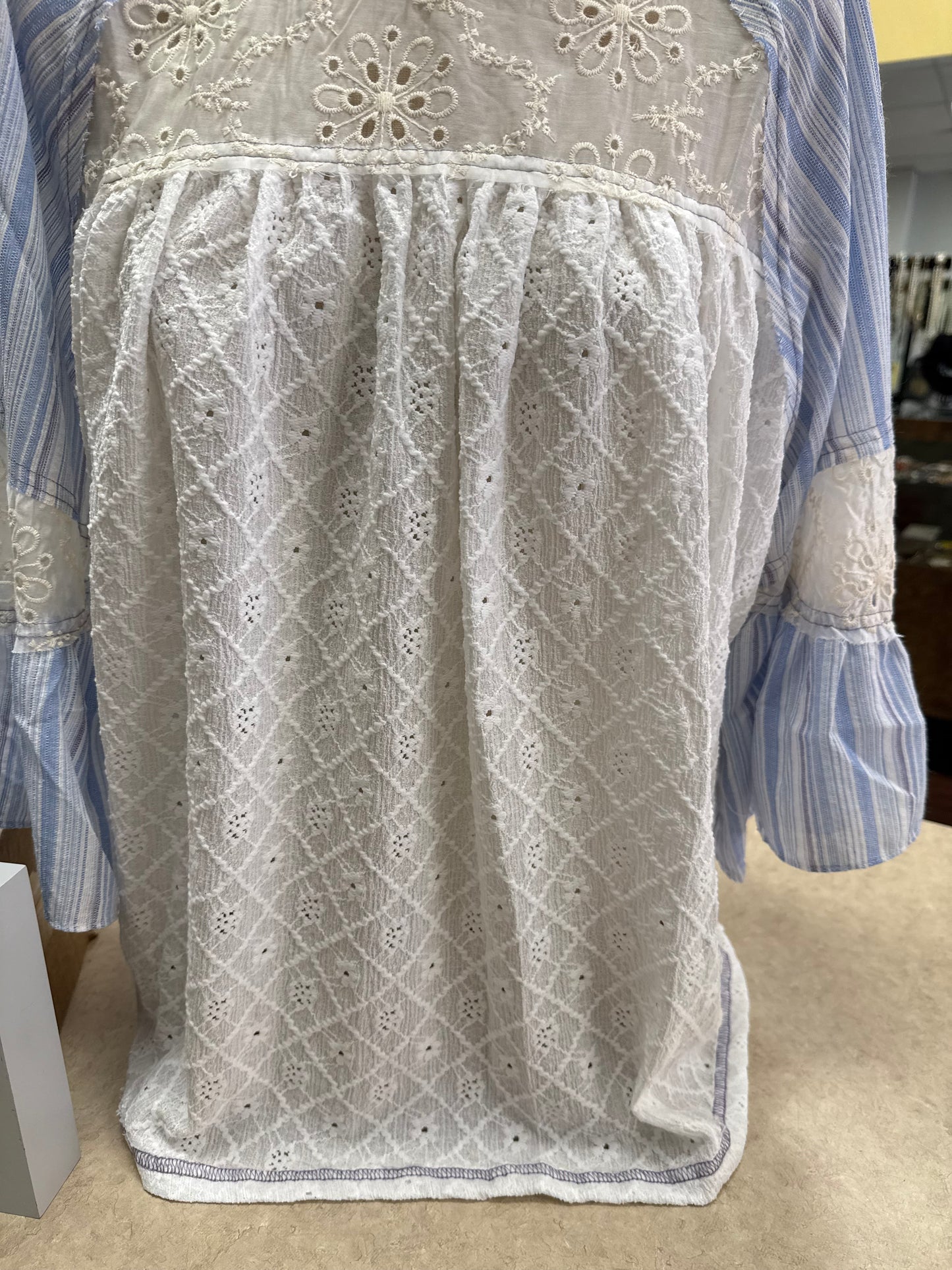Fantastic Fawn Blue/White Tops, S