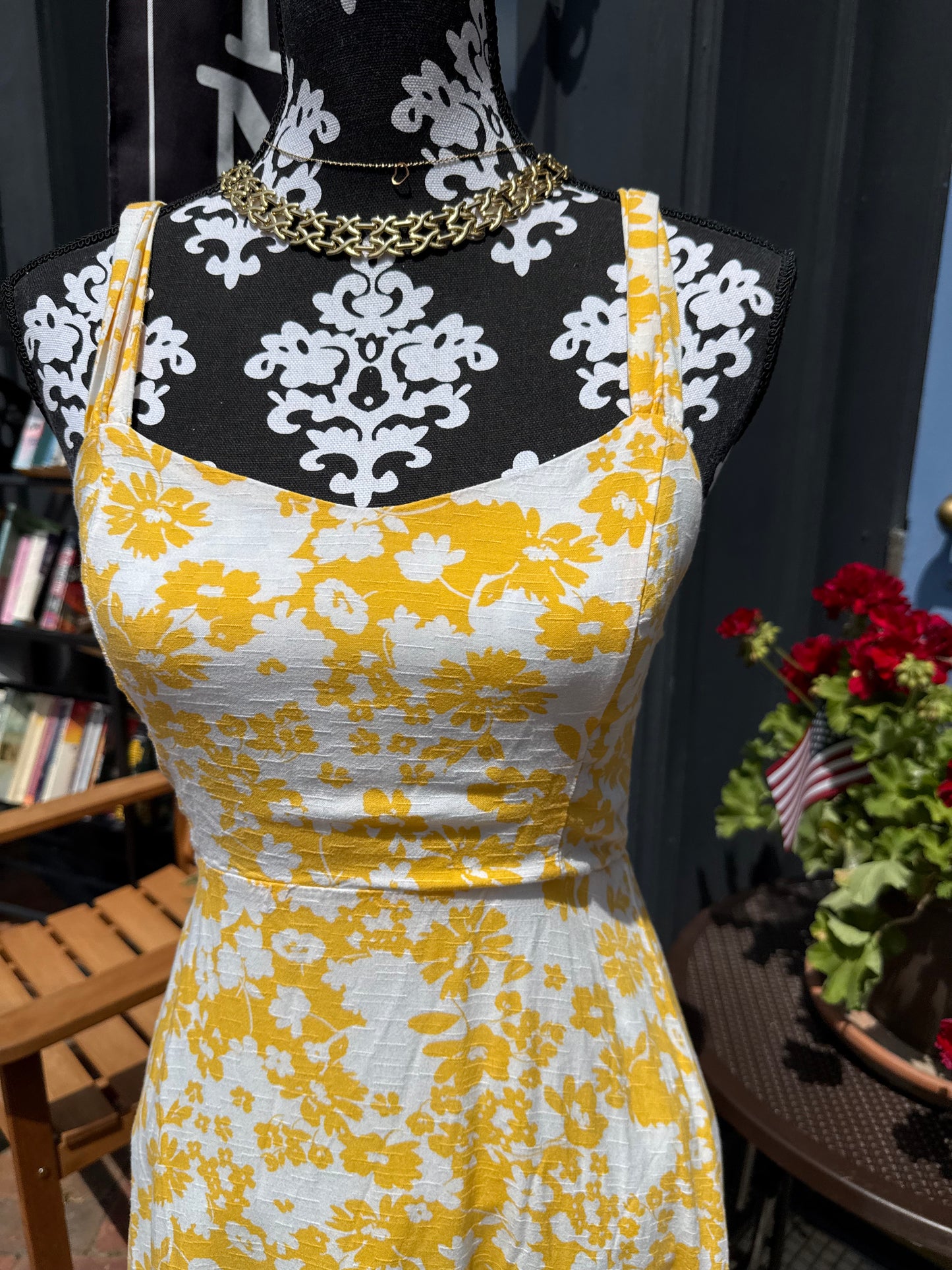 all in favour yellow Dresses, m