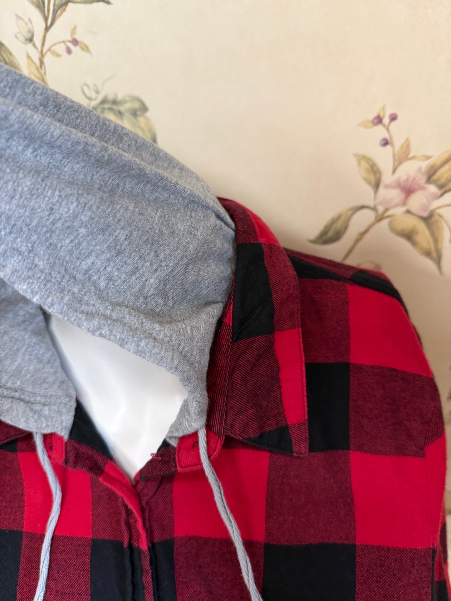 Socialite Red plaid Hoodies, M