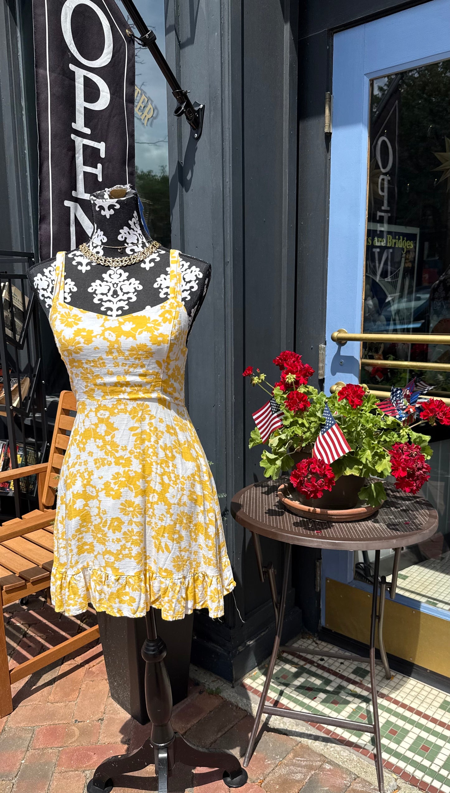 all in favour yellow Dresses, m