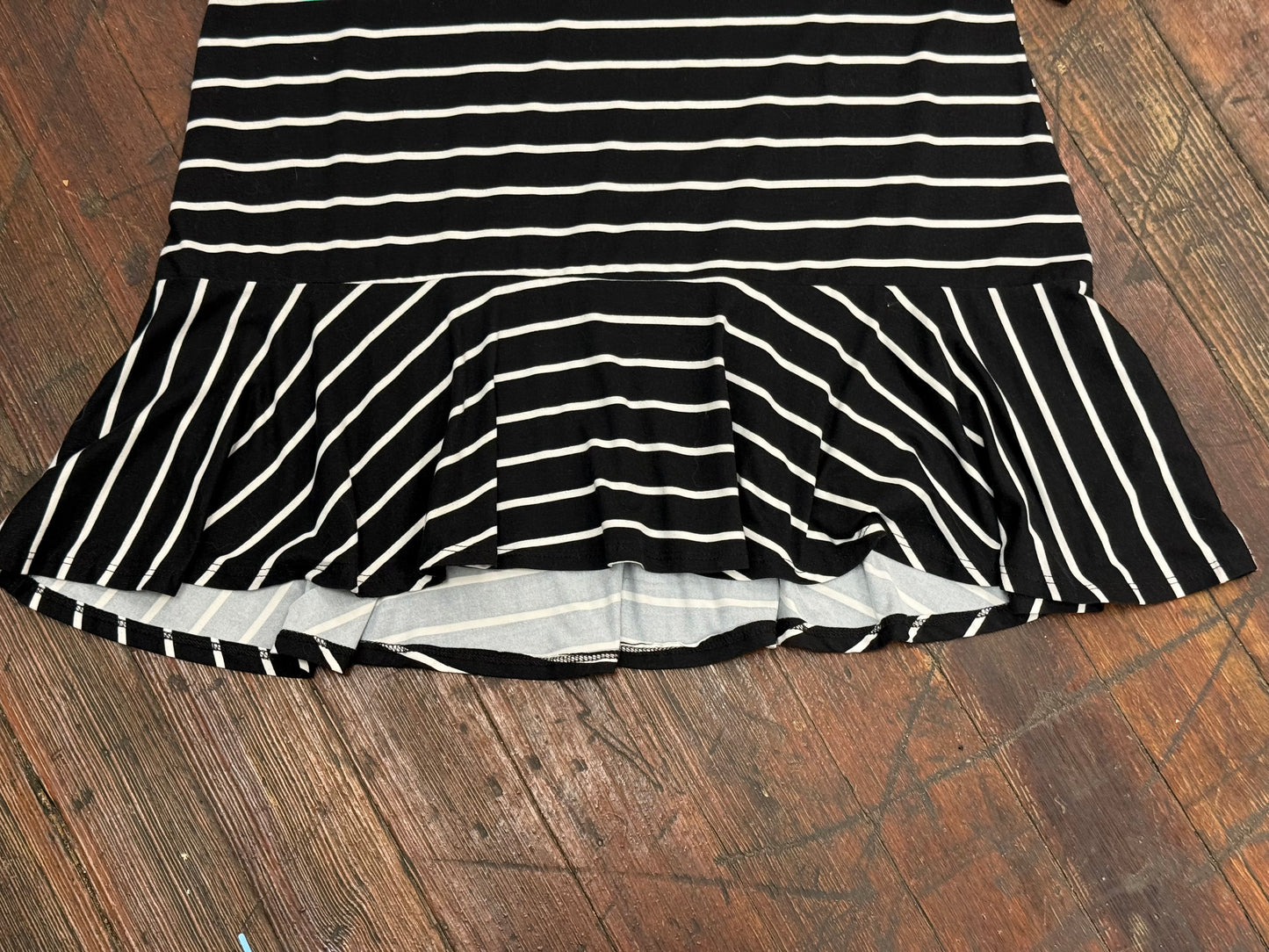 Reb & J Black/White Tops, M