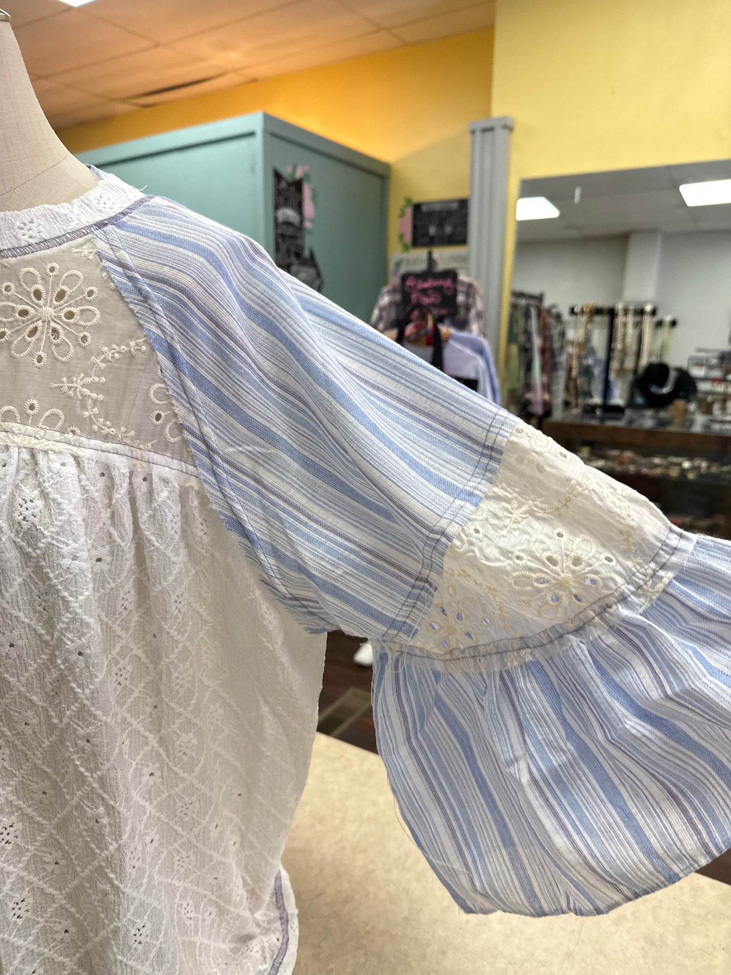 Fantastic Fawn Blue/White Tops, S