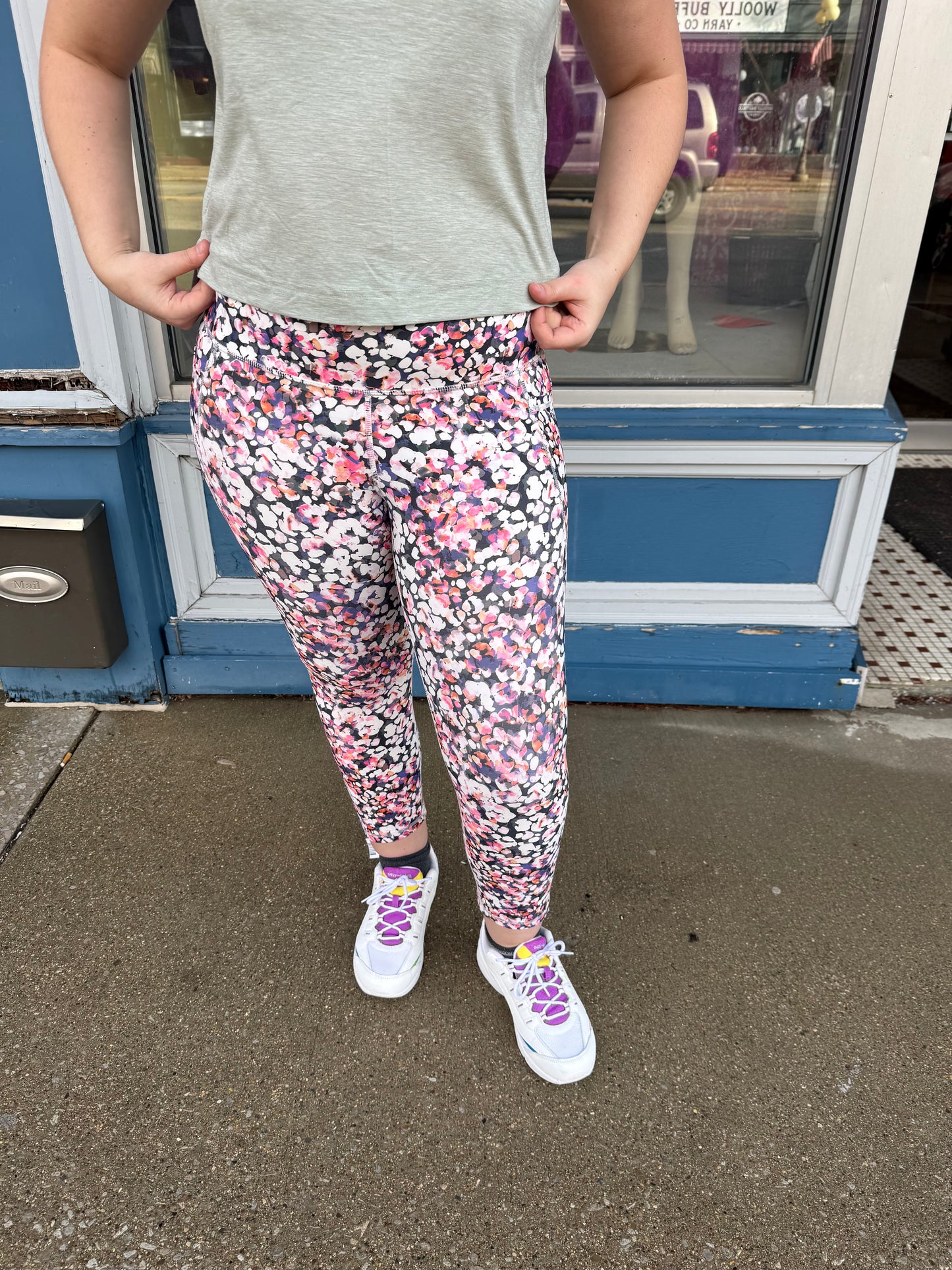 Old Navy Pink Floral Activewear Leggings, L