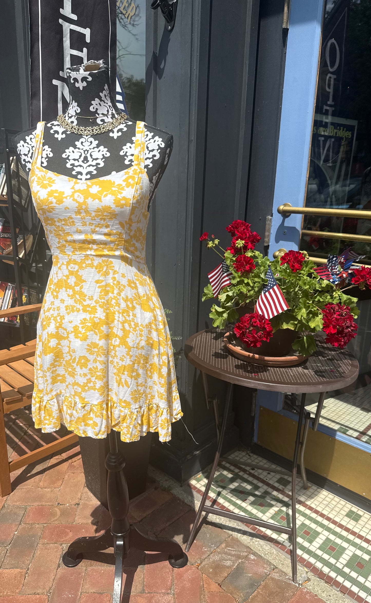 all in favour yellow Dresses, m