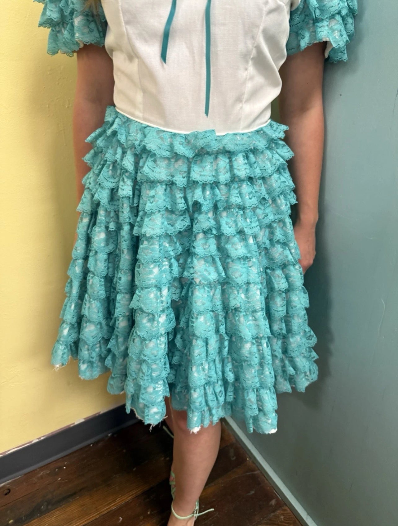 Sassy III teal/white Vintage
