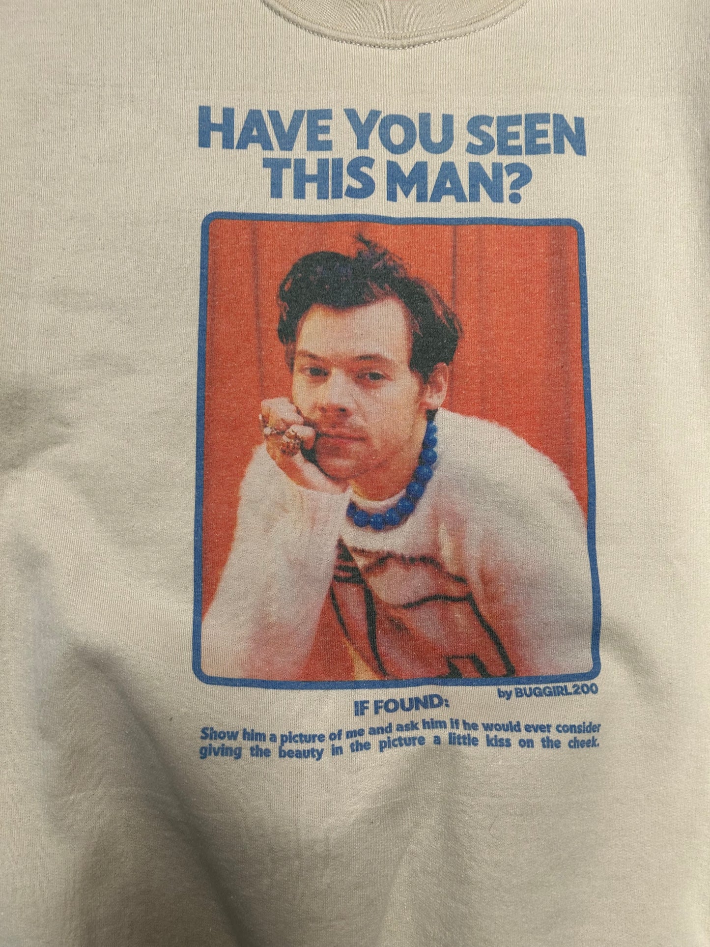 Gildan cream Crewnecks, large