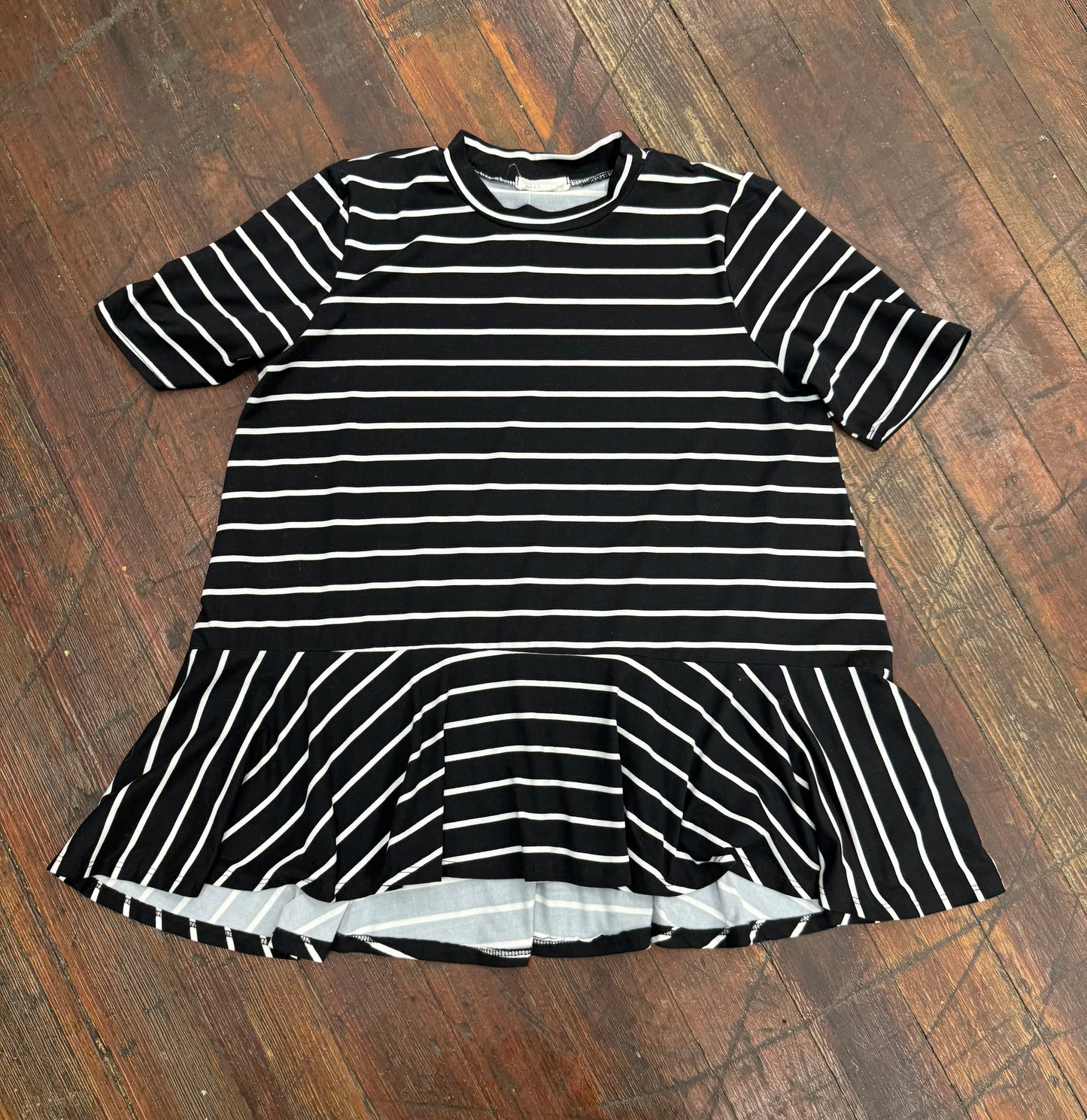 Reb & J Black/White Tops, M
