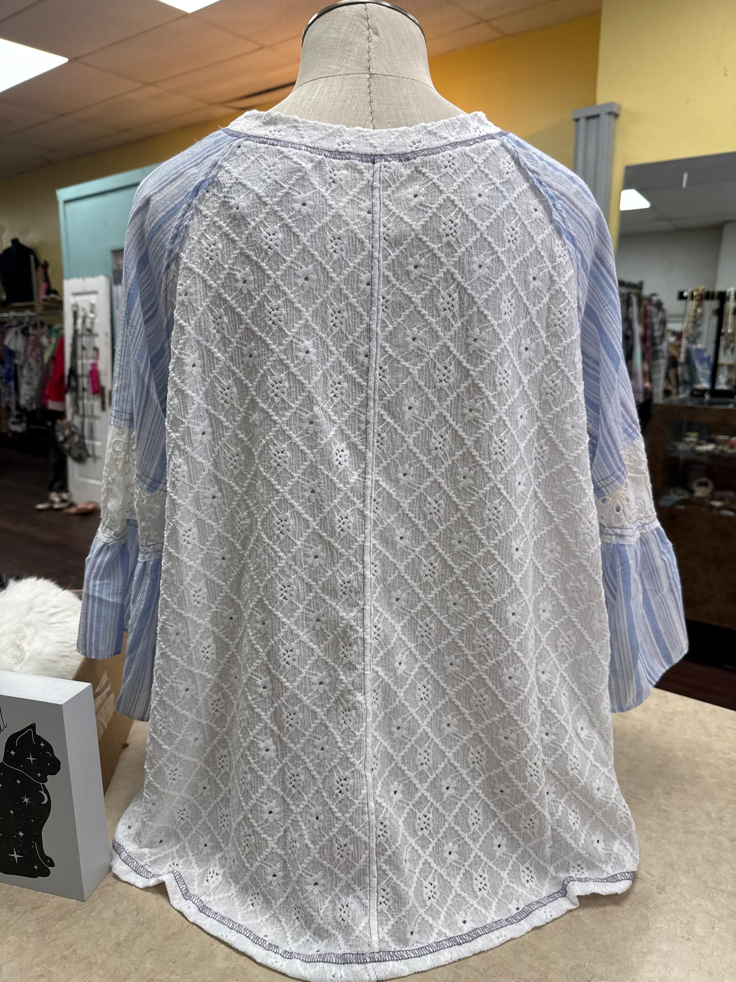 Fantastic Fawn Blue/White Tops, S
