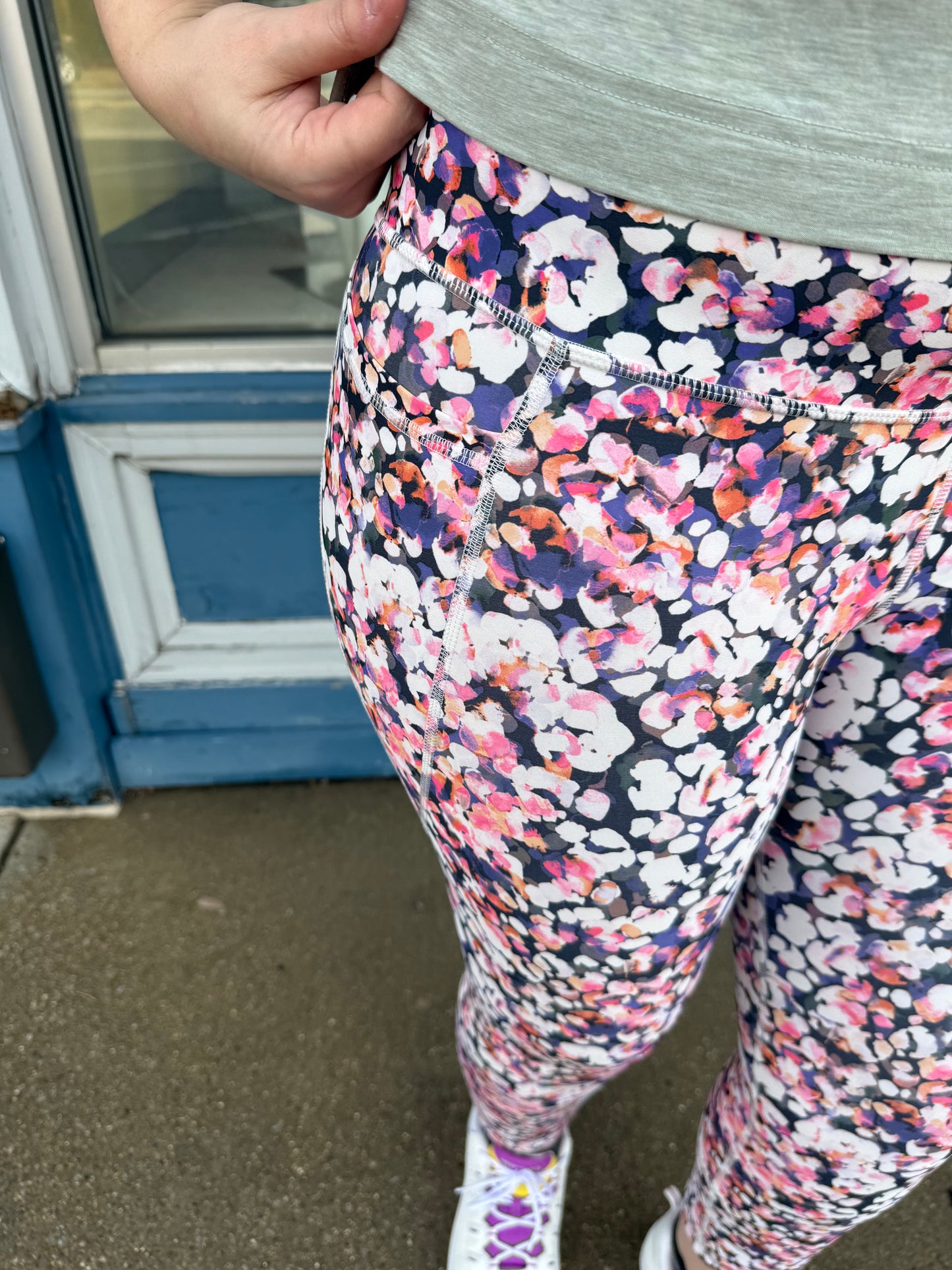 Old Navy Pink Floral Activewear Leggings, L