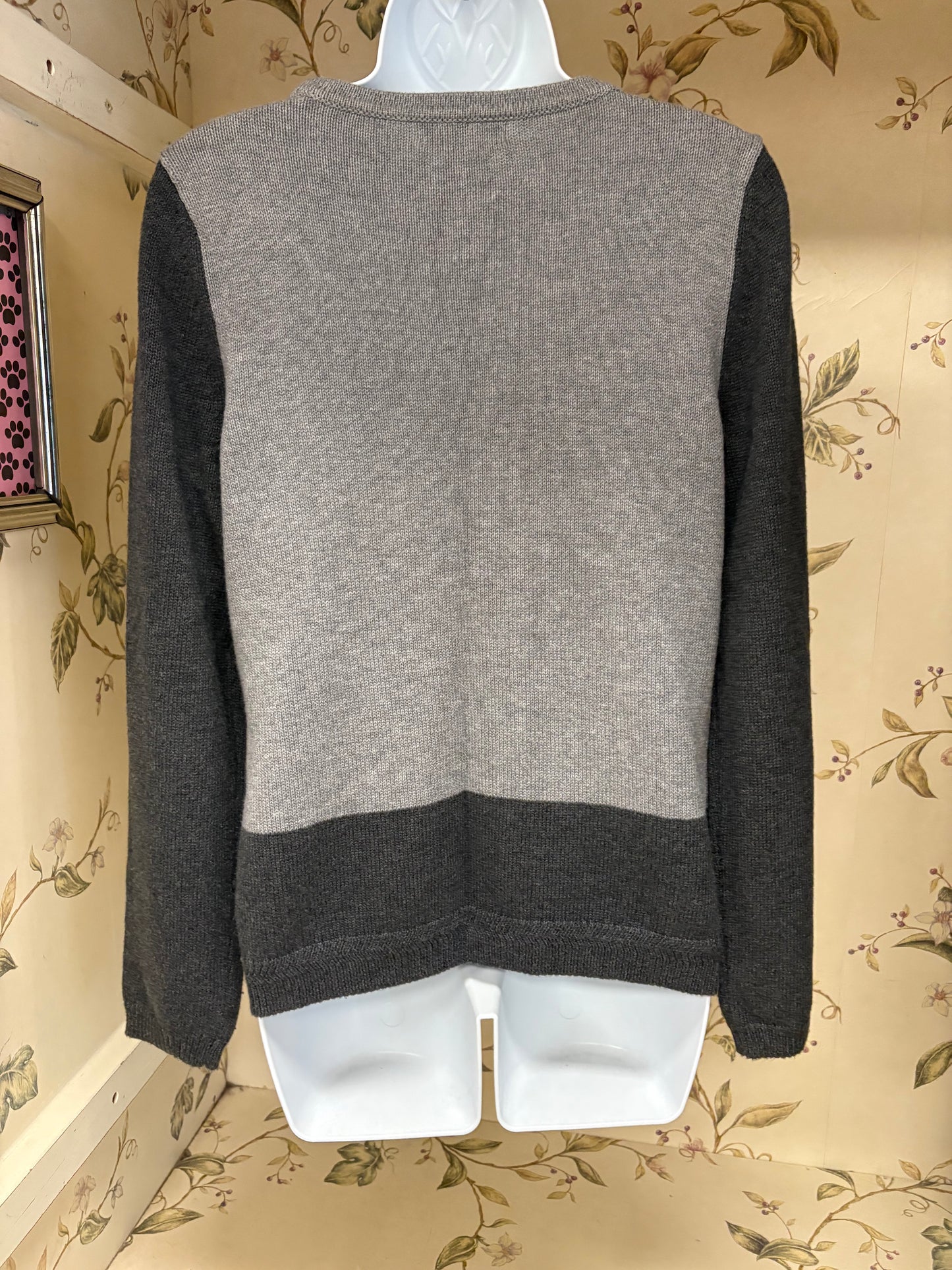 Liz Claiborne Gray Sweaters, M