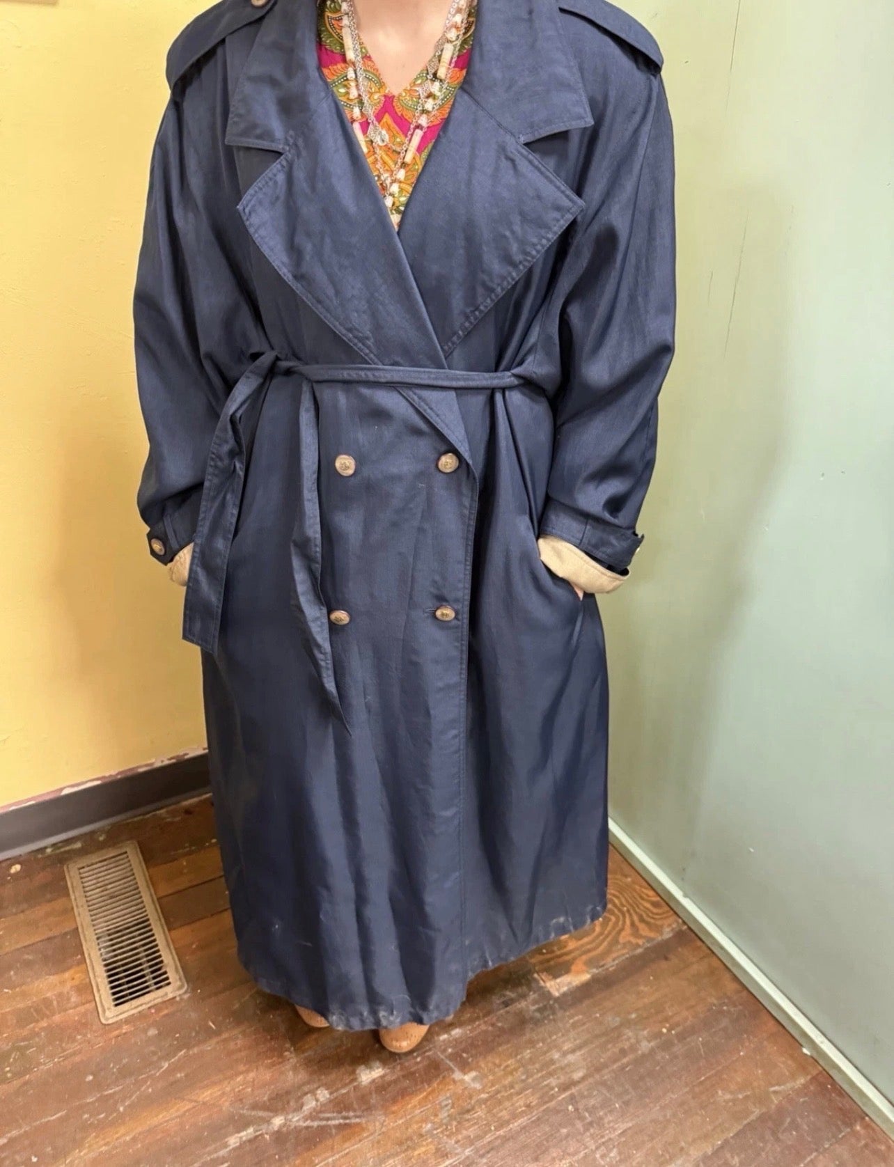 gallery navy and tan Vintage, 22